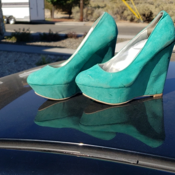 Shoes - Picture 4 of 4